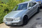 Mercedes-Benz Mercedes, C-Klasse, 220 - Mercedes-Benz 220 mit Diesel-Antrieb: Limousine, Schaltgetriebe