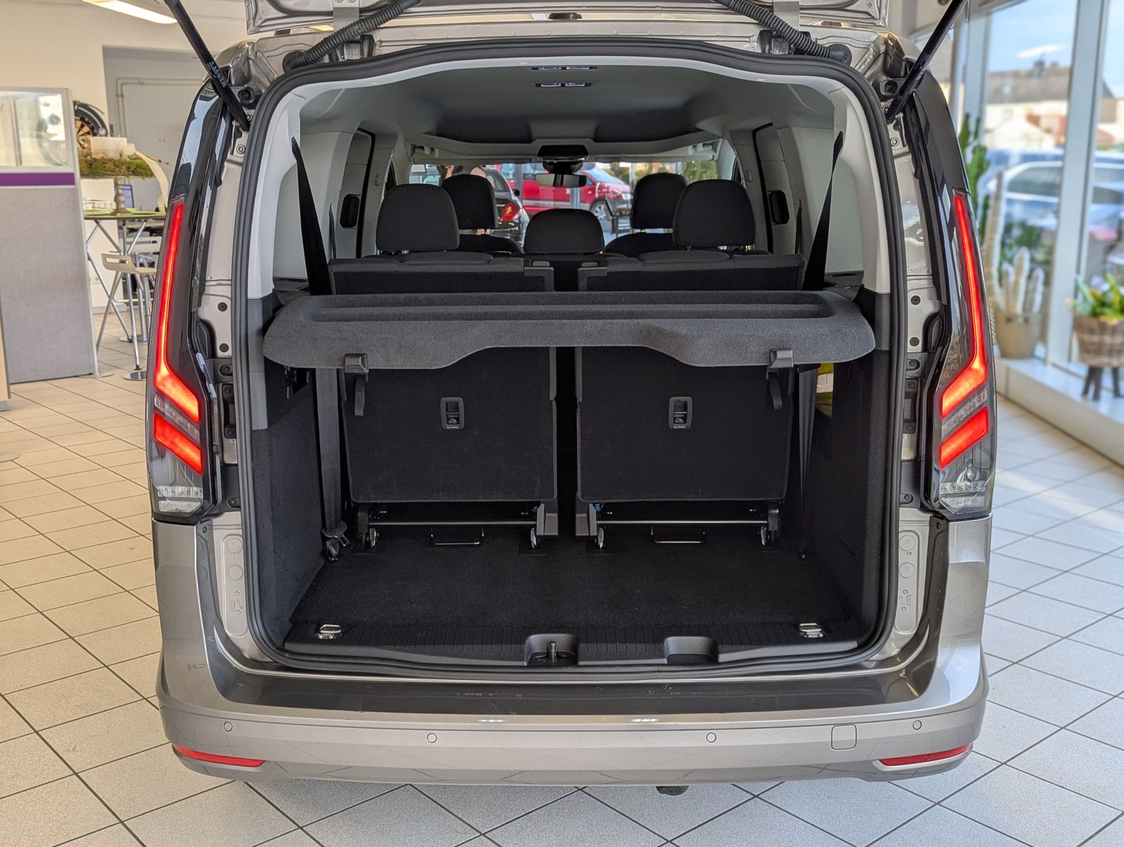 FORD Tourneo Connect L2 Titanium 7-Sitze Bi-LED Cam A - Image 18