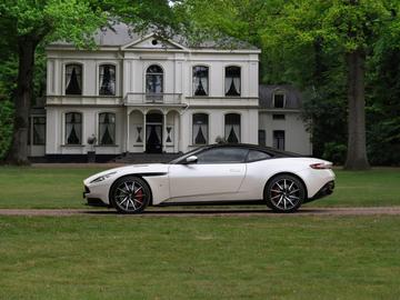 2016 Aston Martin DB11 — фото 1