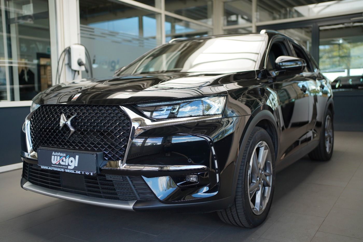 Fahrzeugabbildung DS Automobiles DS7 Crossback E-Tense 4x4 300 Rivoli Automatik
