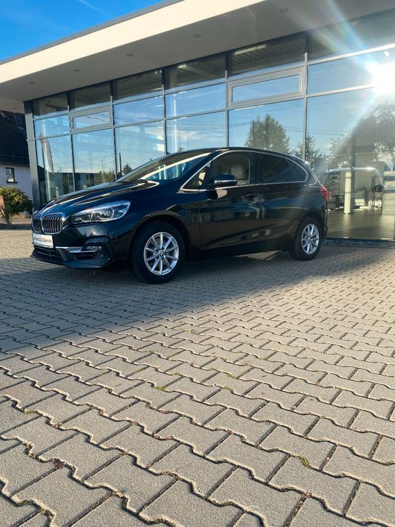 BMW 220 i AT/LUXURY/AHK/SPORTSITZE/RFK/LED/LHZ, Bild 3