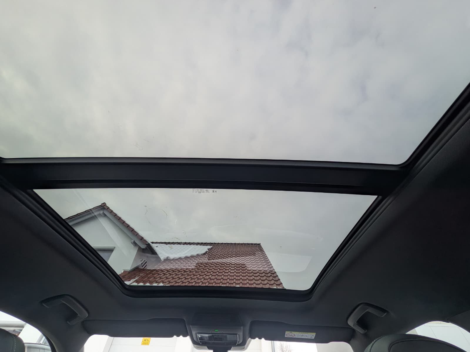 Fahrzeugabbildung Volkswagen Tayron 2.0 TDI 4M R-Line BLACK*7Si*MATRIX*PANO