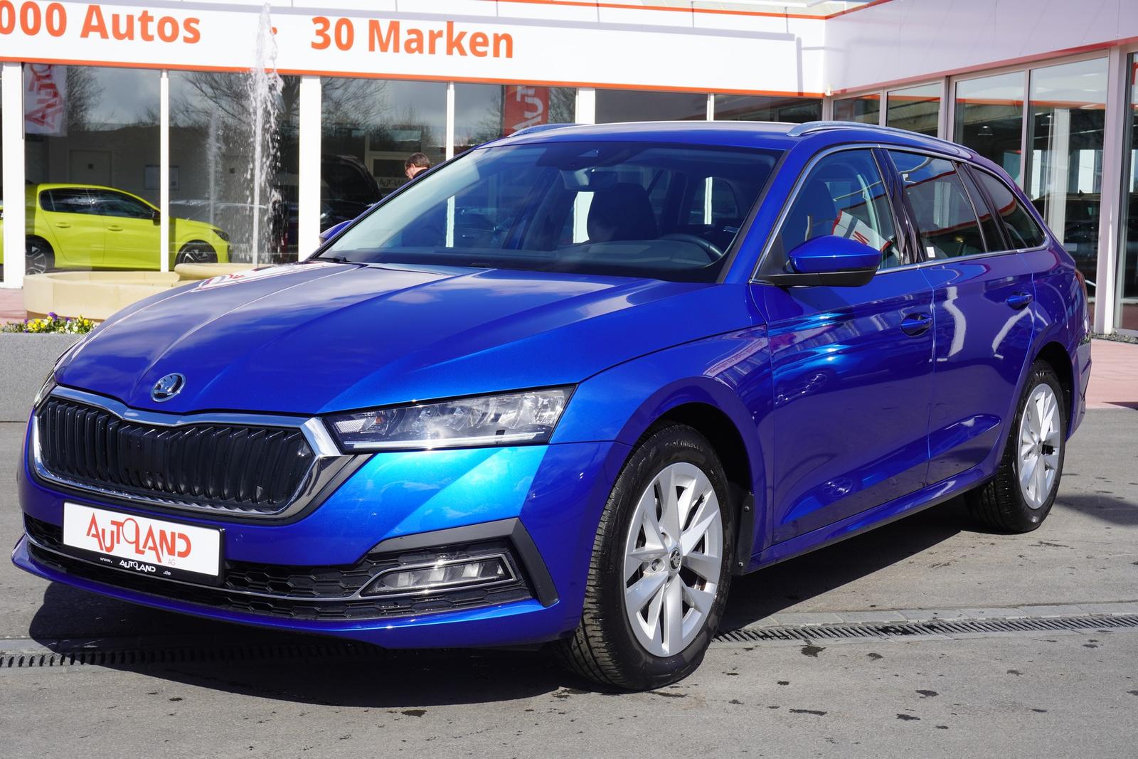 Skoda Octavia Combi 2.0 TDI DSG Style ACC LED Navi PDC