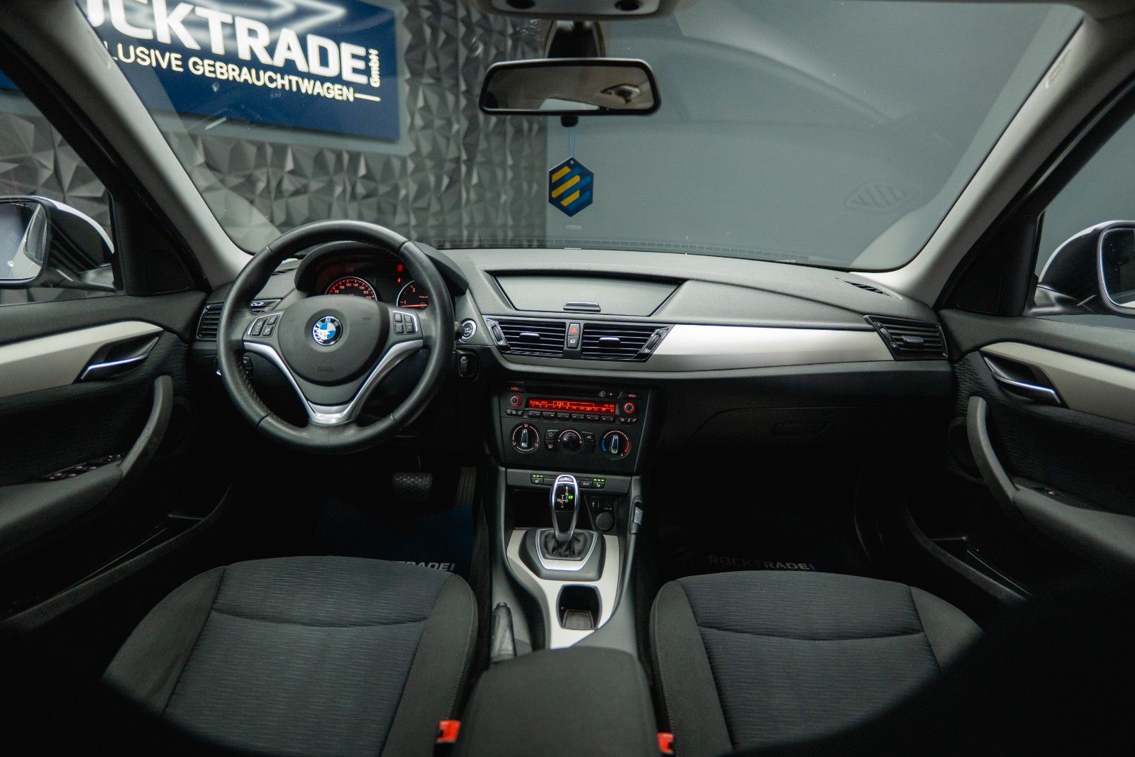 Fahrzeugabbildung BMW X1 xDrive20d Sport Line Autom. Bi-Xenon*Perlmutt