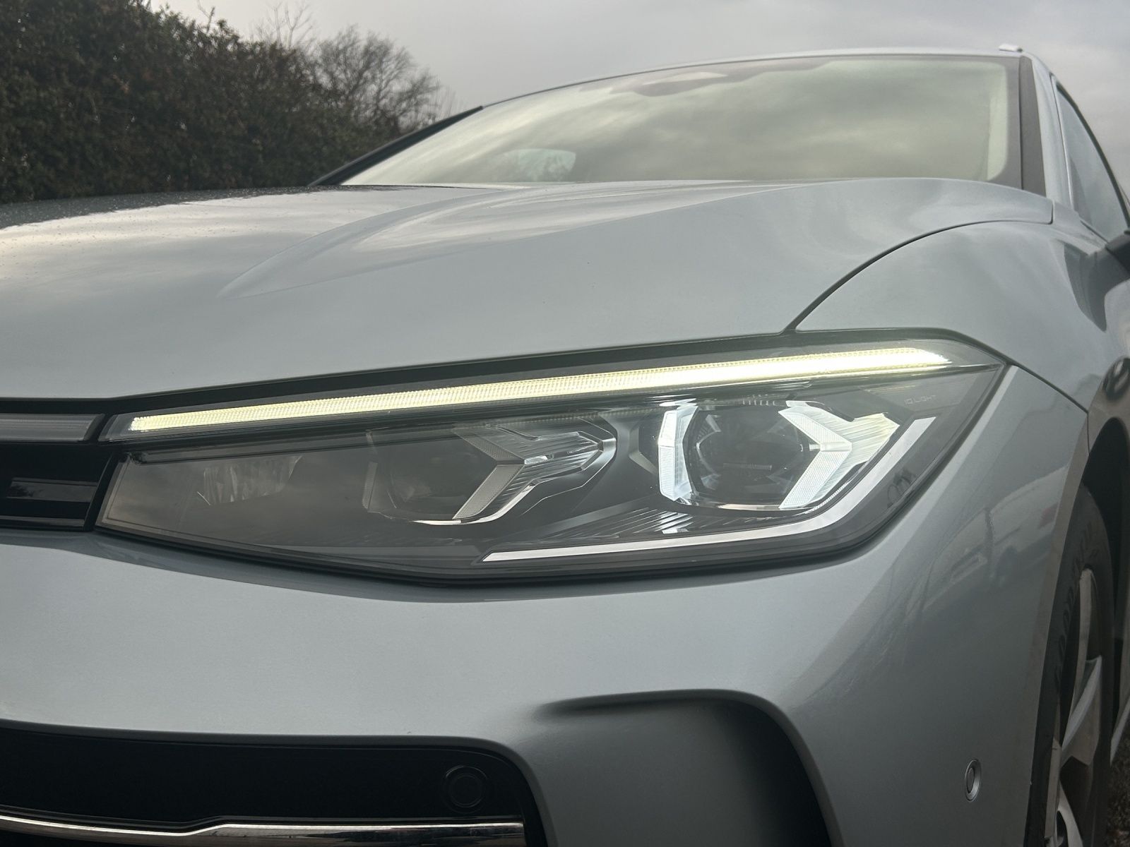 Fahrzeugabbildung Volkswagen Passat VOLL MatrixLED Standhzg AHK Pano Leder HU