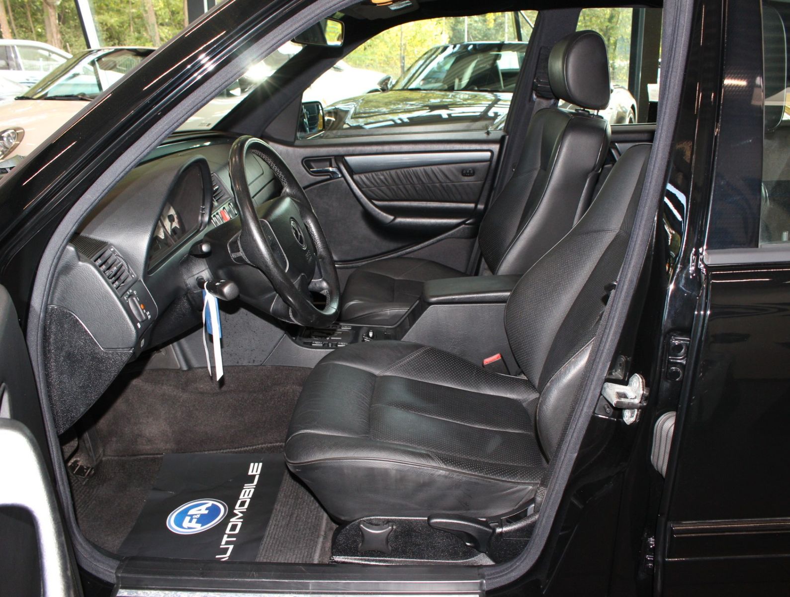 Fahrzeugabbildung Mercedes-Benz C 200 Sport Guter Pflegezustand+GSD+Xenon+Leder
