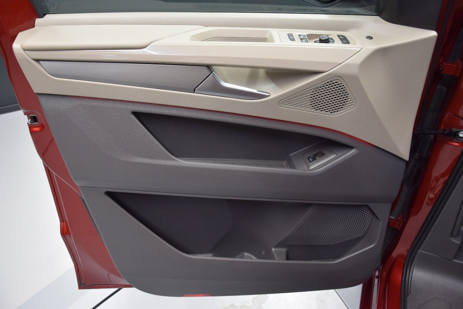 Fahrzeugabbildung Volkswagen T7 Multivan ACC DCC AHK HuD Pano Harman Kardon