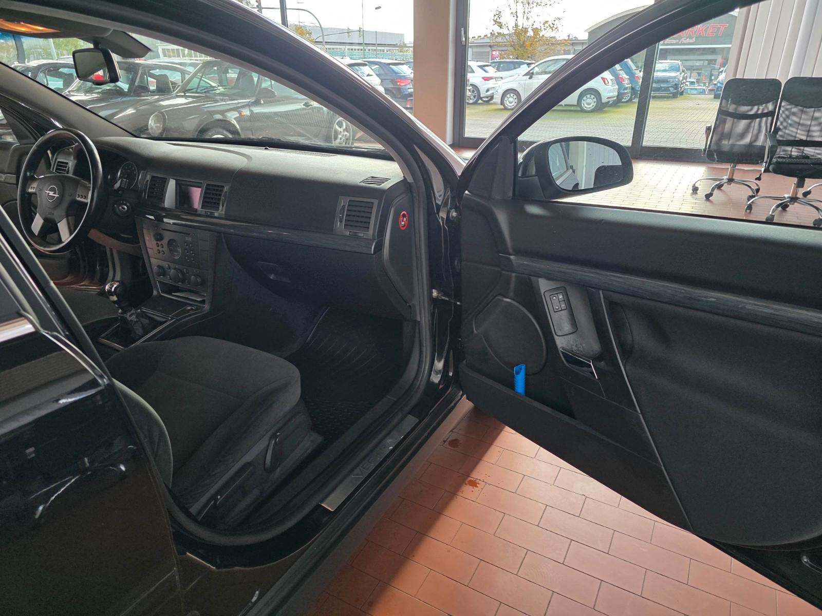 Opel Vectra 2004 — photo 30