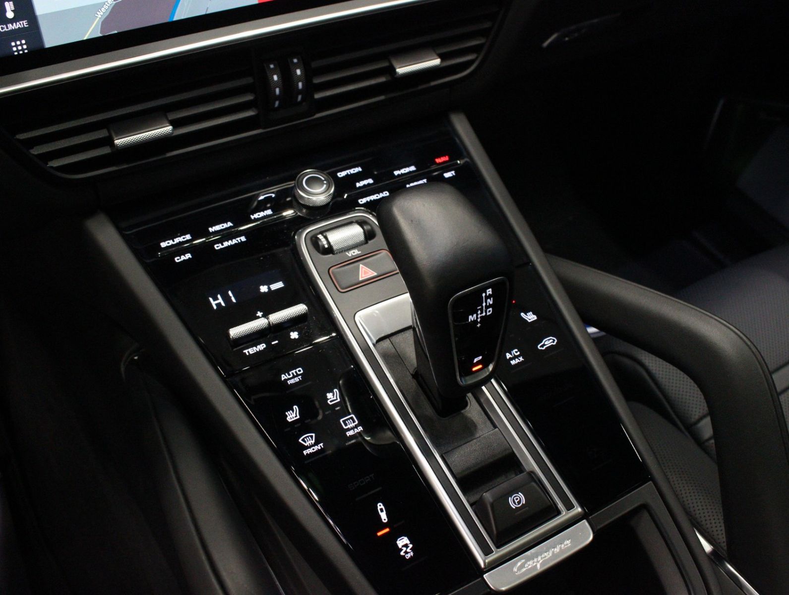 Fahrzeugabbildung Porsche Cayenne Turbo Sport Chrono*Sport Design*VOLL