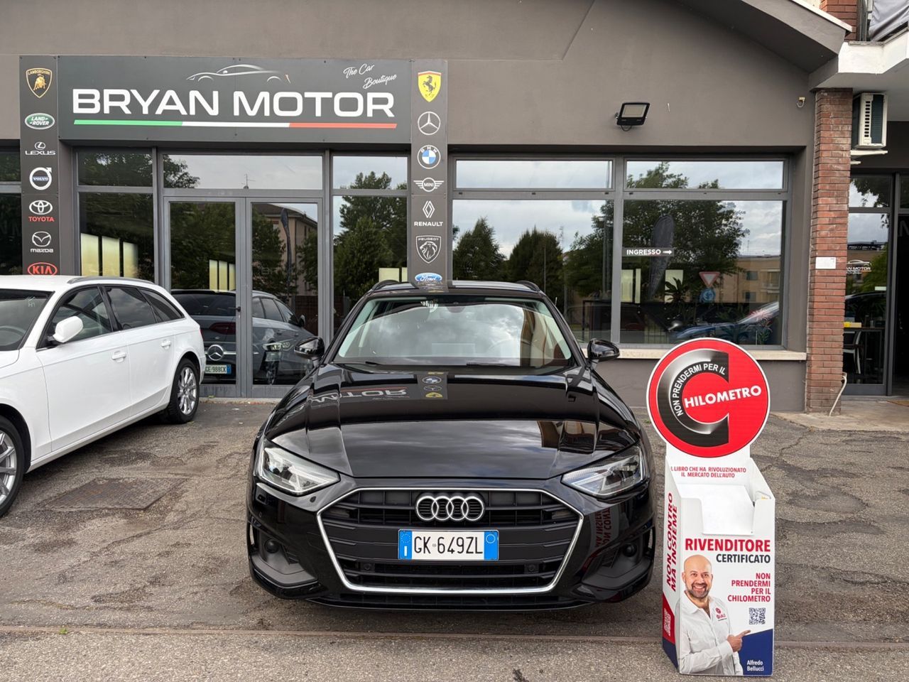 Audi A4 Avant 30 TDI/136 CV S tronic Business Ad imagem 2