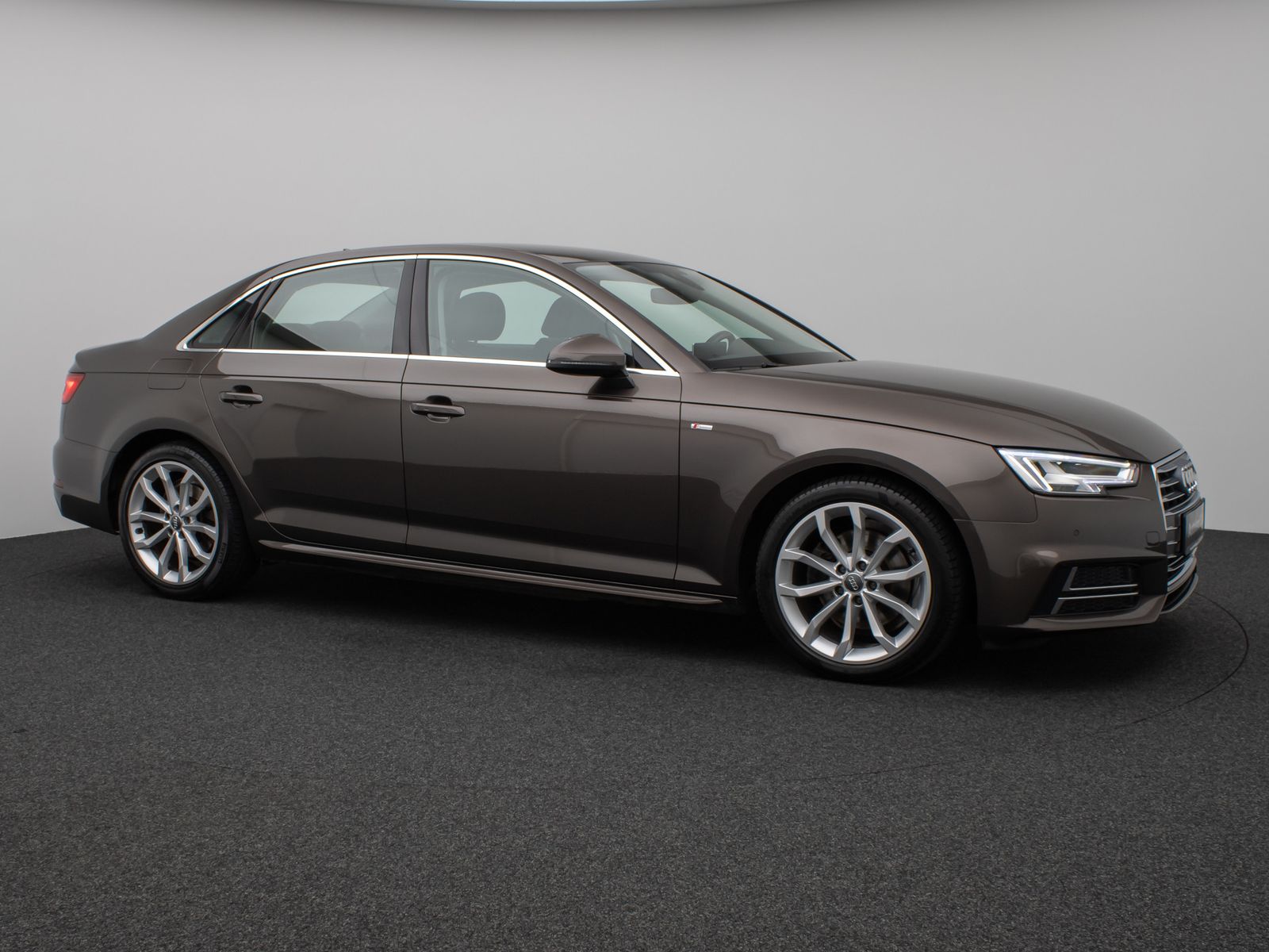 Fahrzeugabbildung Audi A4 2.0 TFSI Lim. Sport S Line Virtual AHK Tempom