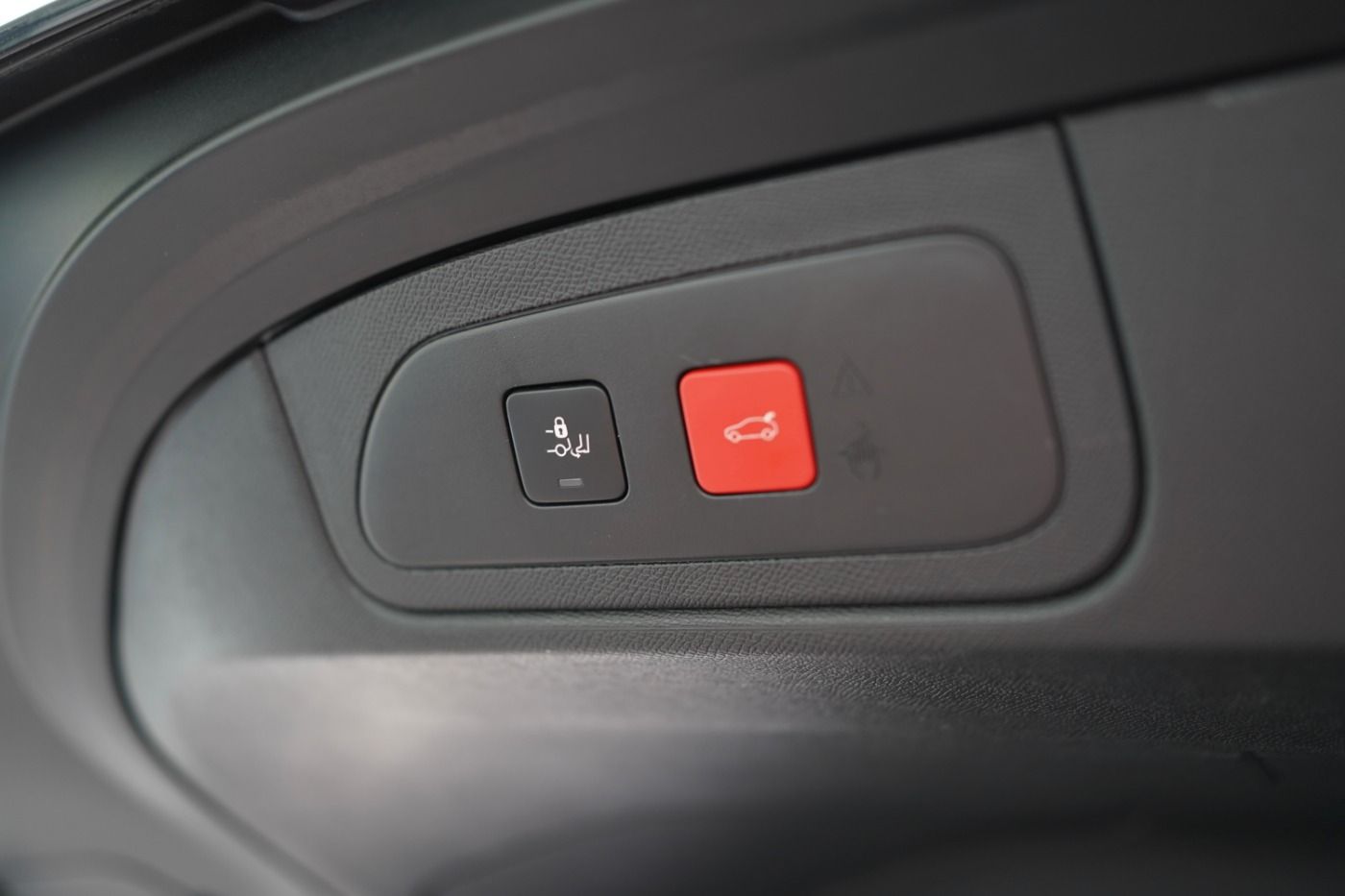 Fahrzeugabbildung DS Automobiles DS7 Crossback E-Tense 4x4 300 Anhängerkupplung