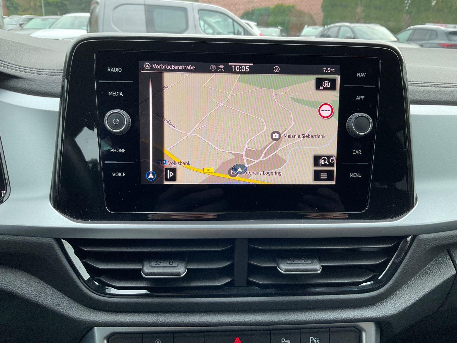 Fahrzeugabbildung Volkswagen T-Roc 1.5 TSI DSG Life,LED,AHK,Navi