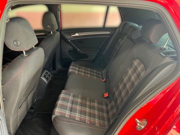 Volkswagen Golf - 9