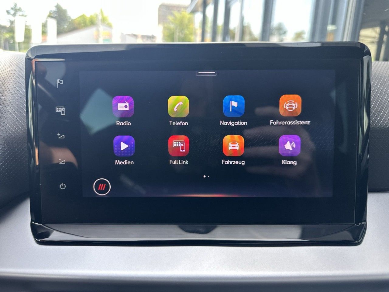 Fahrzeugabbildung SEAT Arona FR 1.0 TSI 110 PS 6-Gang-Kamera*1Hnd* - mit KI generiert/bearbeitet
