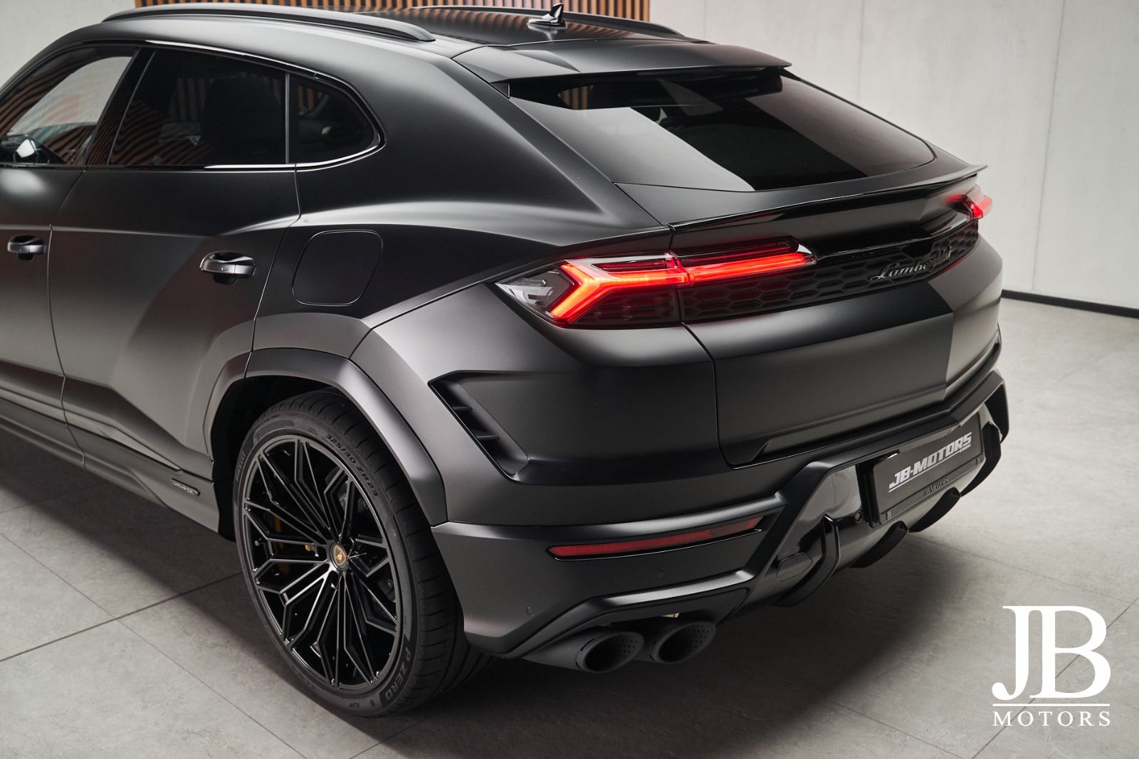 Fahrzeugabbildung Lamborghini Urus SE Panorama 3D B&O Carbon 23 Zoll