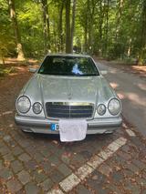 Mercedes-Benz E 200 W210 Elegance - Mercedes-Benz E 200: Limousine, W210