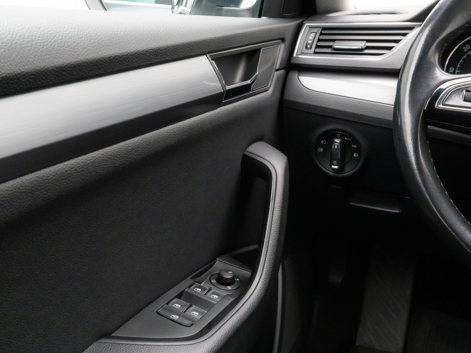Fahrzeugabbildung SKODA Superb Style BiXenon PDC Navi Touch FernlichtAss