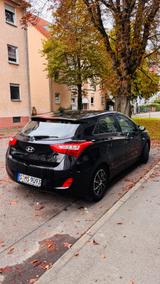 Hyundai i30 1.4 FIFA World Cup Edition, Schaltg - Hyundai i30 Gebrauchtwagen in Stuttgart