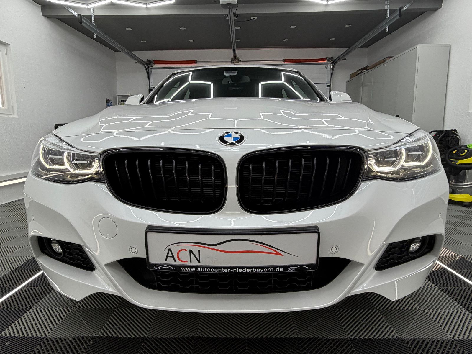 Fahrzeugabbildung BMW 320d xDrive GT M-SPORT/PANO/LEDER/HUD/AHK/AD LED