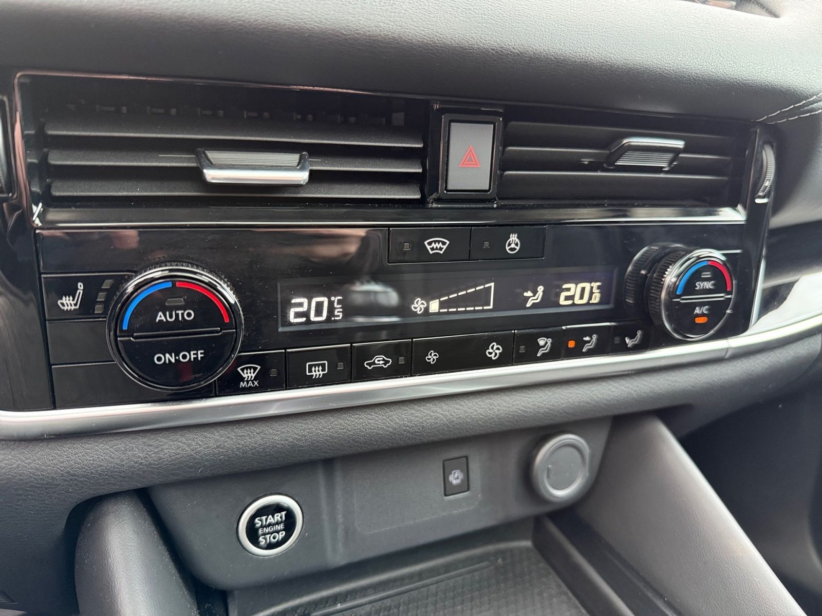 Fahrzeugabbildung Nissan Qashqai 1.3 DIG-T N-Connecta *WINTERPAKET*GJR*PA