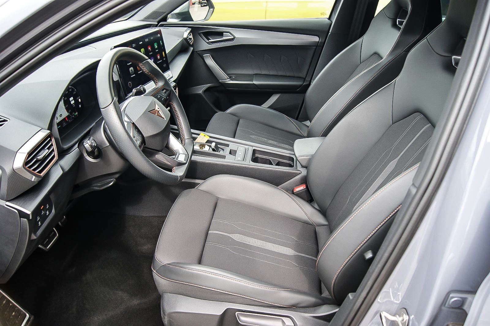 Fahrzeugabbildung CUPRA Leon Sportstourer e-HYBRID VIRTUAL ACC XL 1HAND