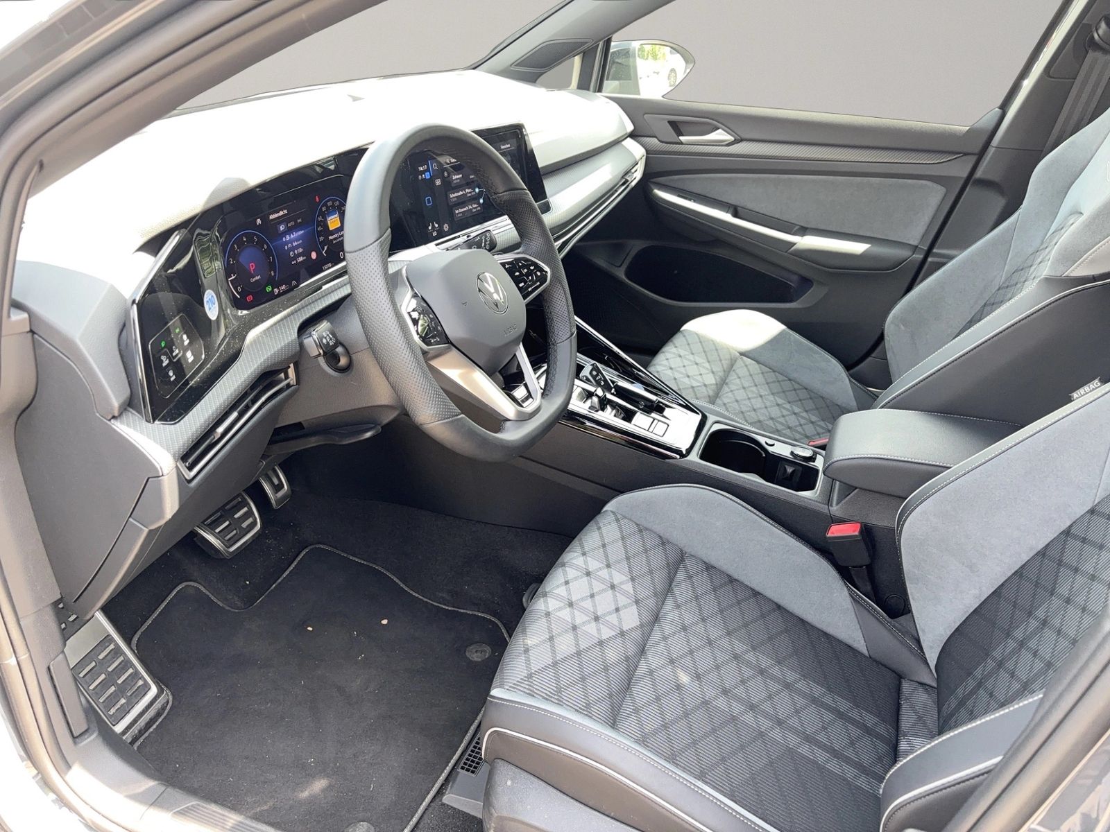 Golf Variant 1.5 eTSI R-Line, BlackStyle, Navi,