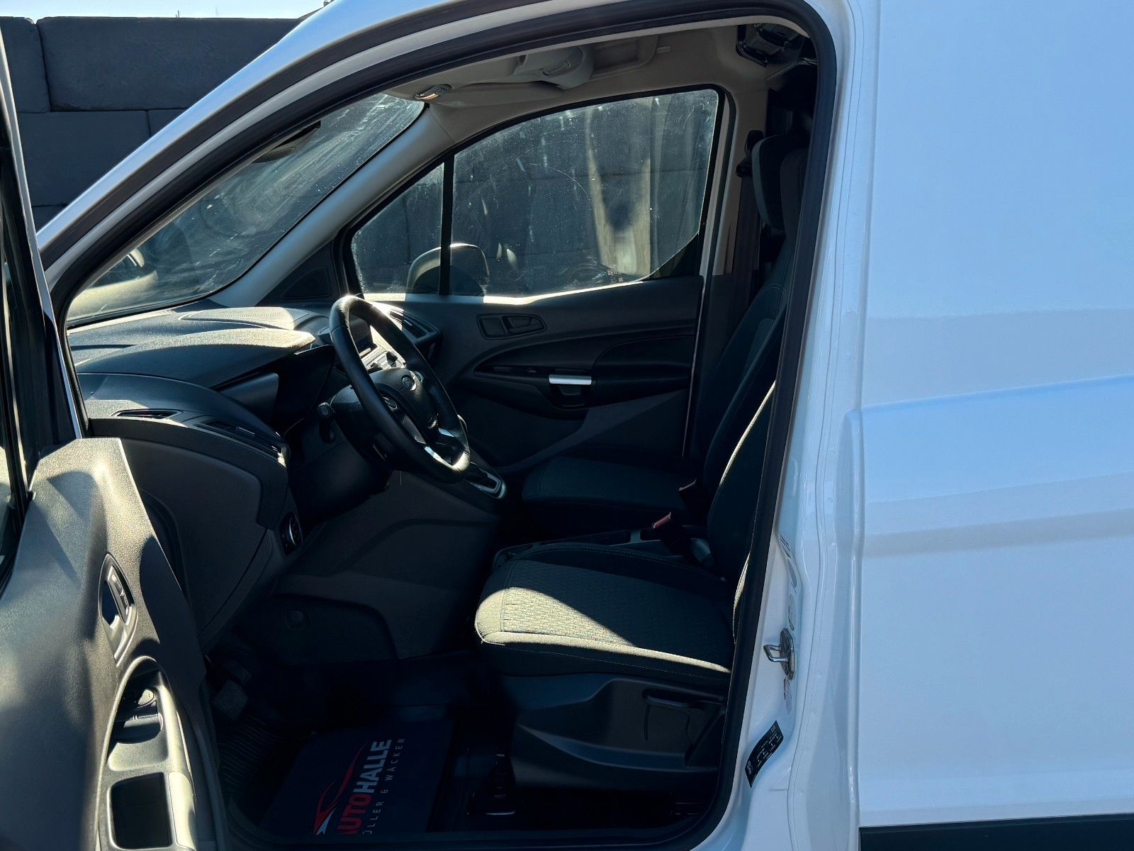 Fahrzeugabbildung Ford Transit Connect 230 L2 Autm. Trend 4d AHK