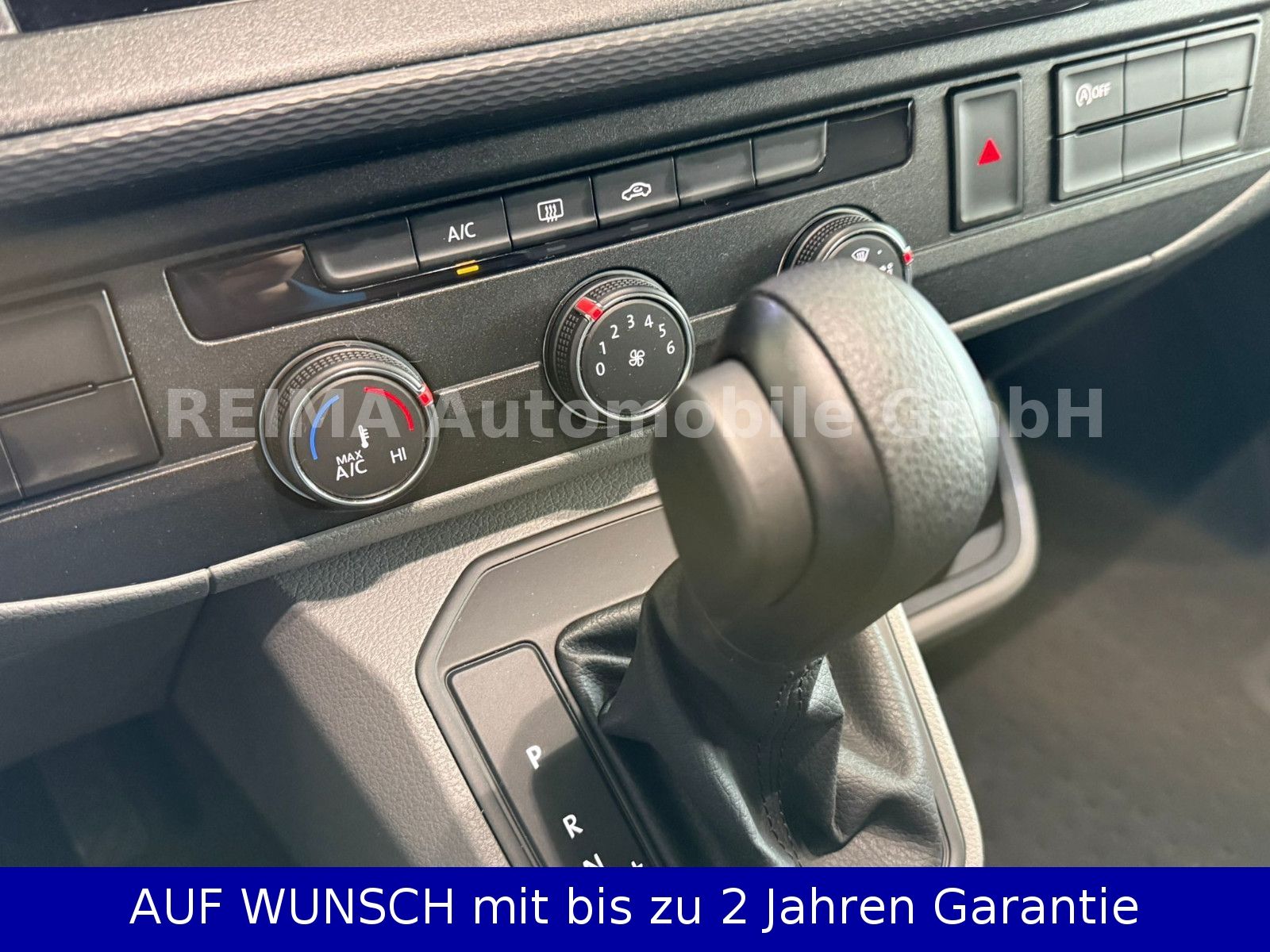 Fahrzeugabbildung Volkswagen T6.1 Bus 2,0 Diesel L 2, 9 Sitzer, Automatik