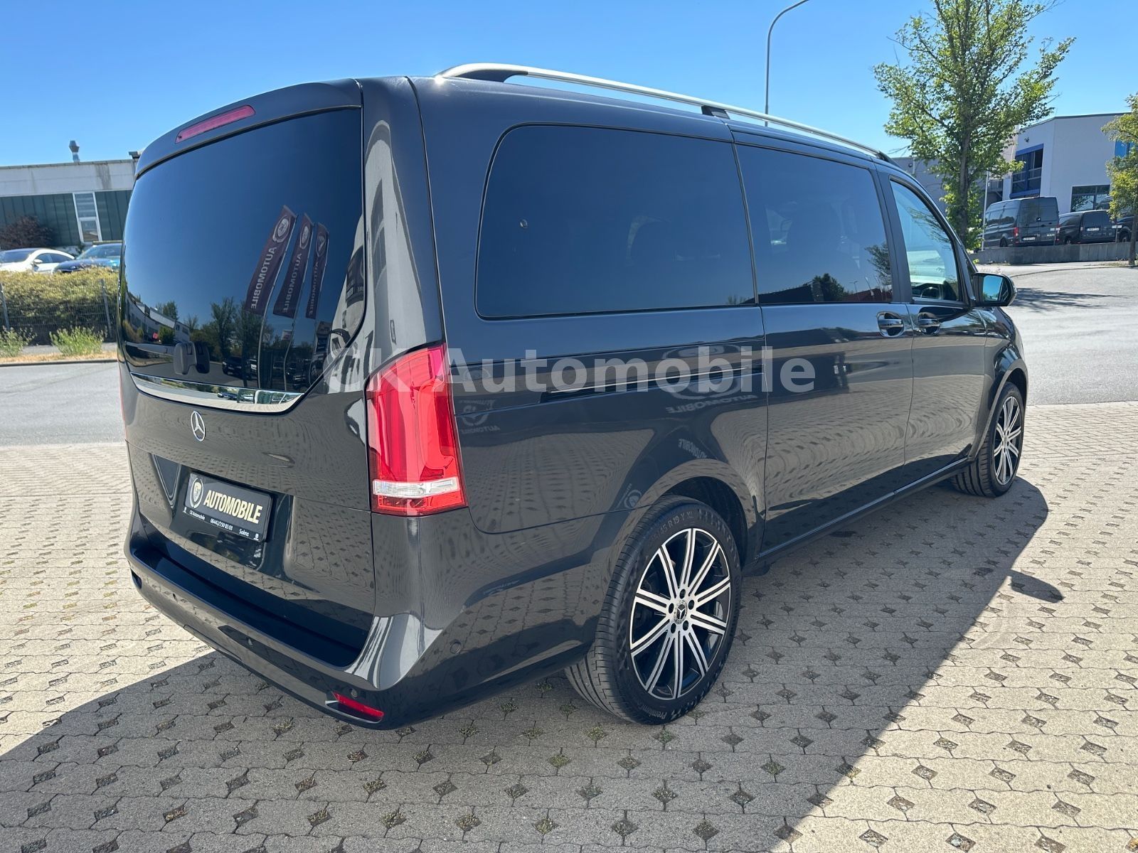Fahrzeugabbildung Mercedes-Benz V250d AVANTGARDE EDITION 4MATIC lang/7 Sitze