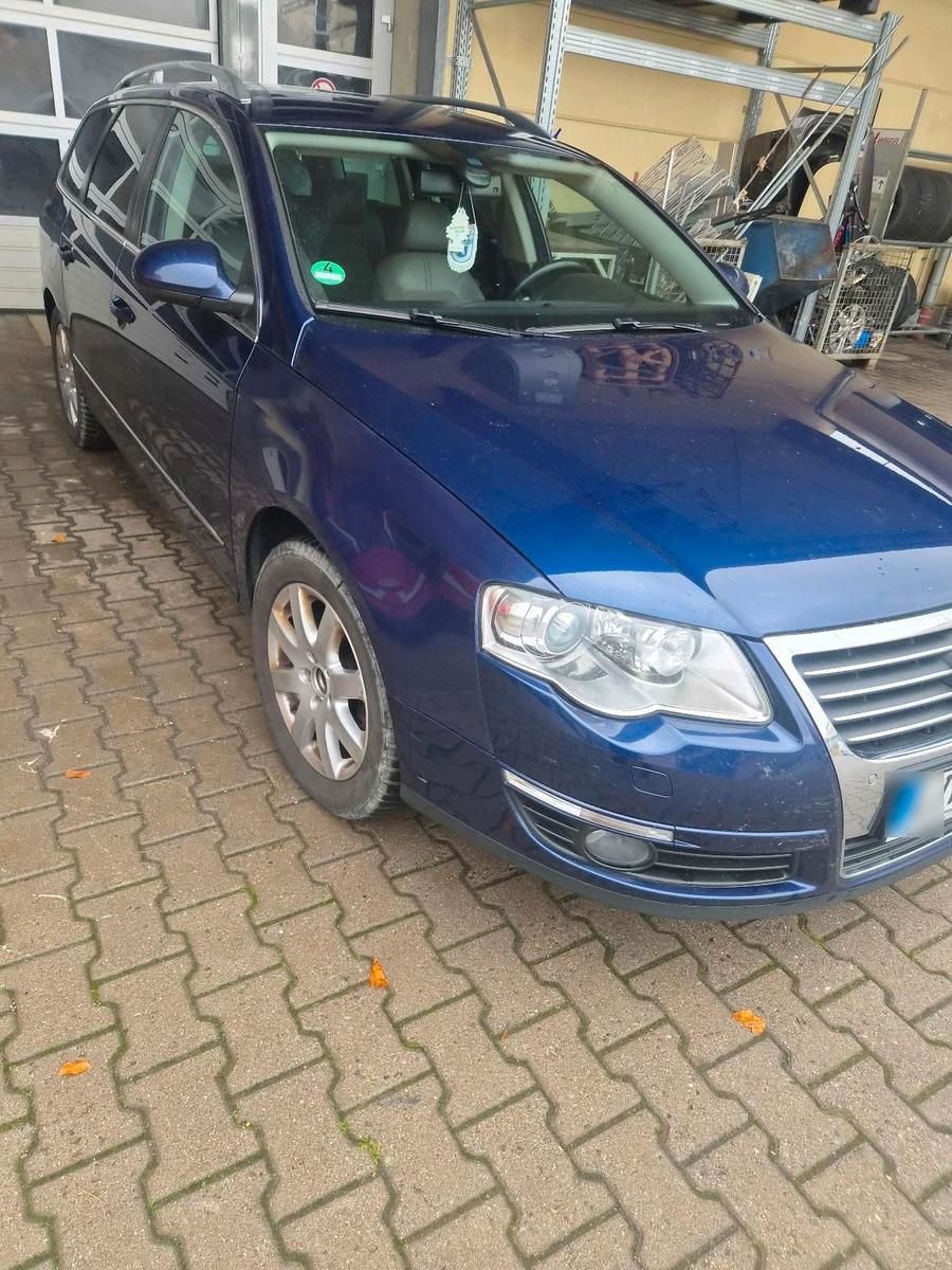 Volkswagen Passat 2009 — rear view