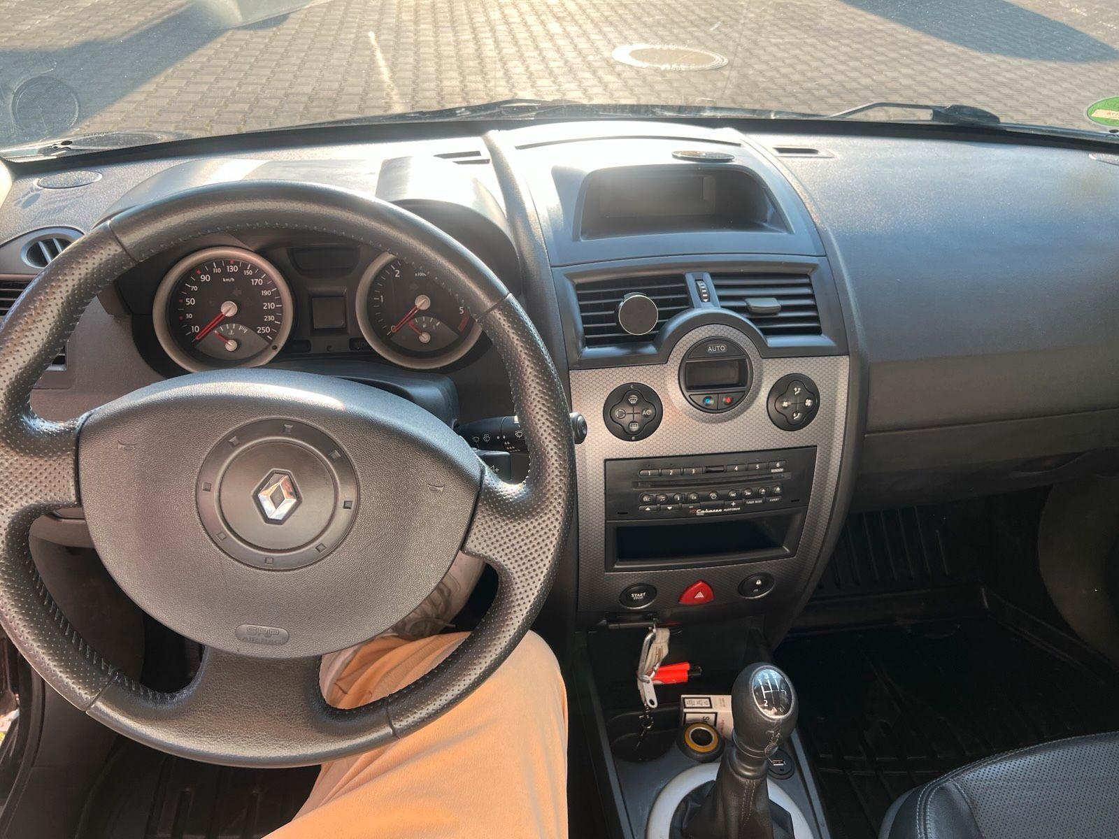Renault Megane 2005 — photo 11