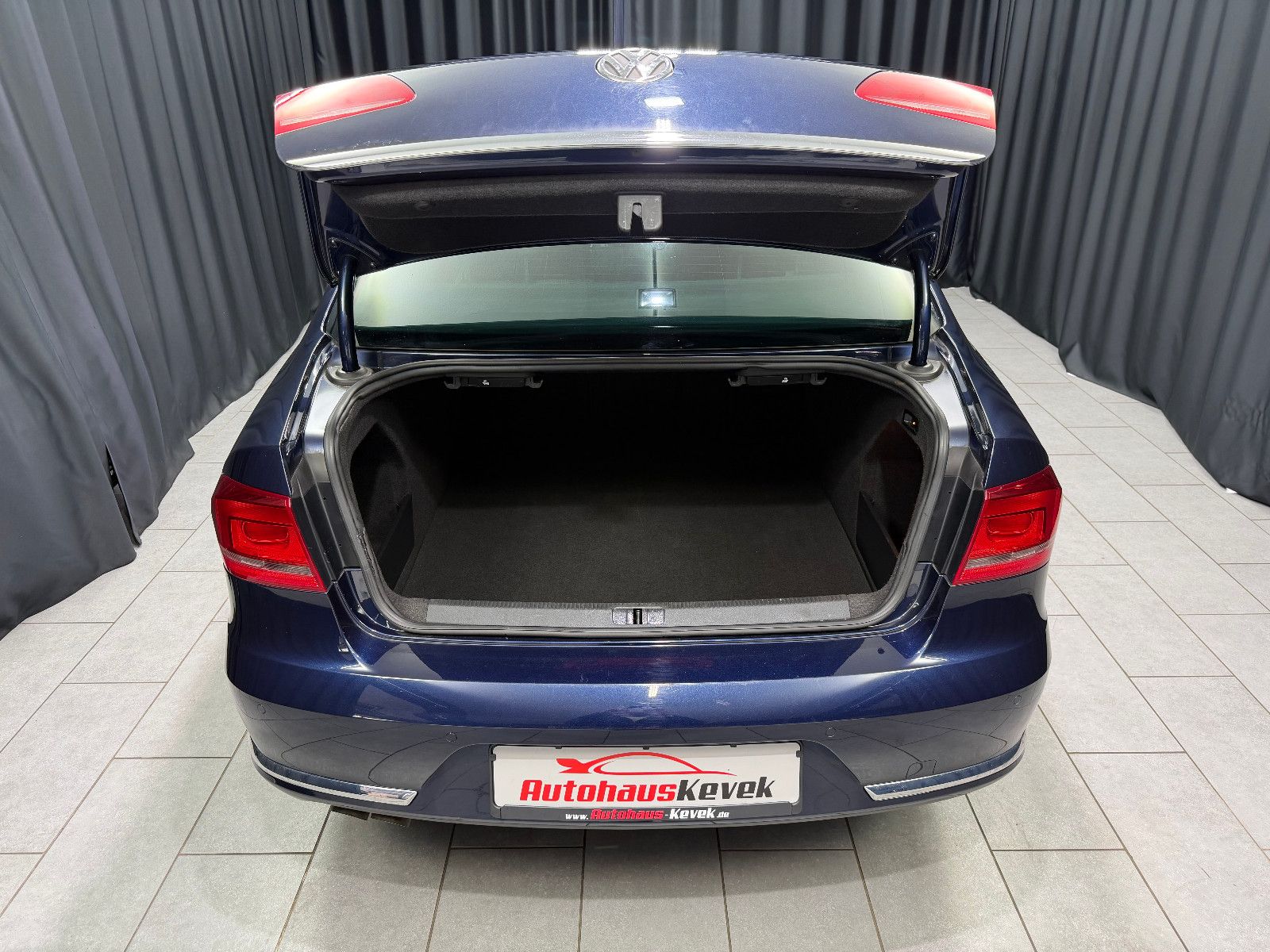 Fahrzeugabbildung Volkswagen Passat Lim. 2.0 TDI Comfortline|PDC|NAVI|AHK