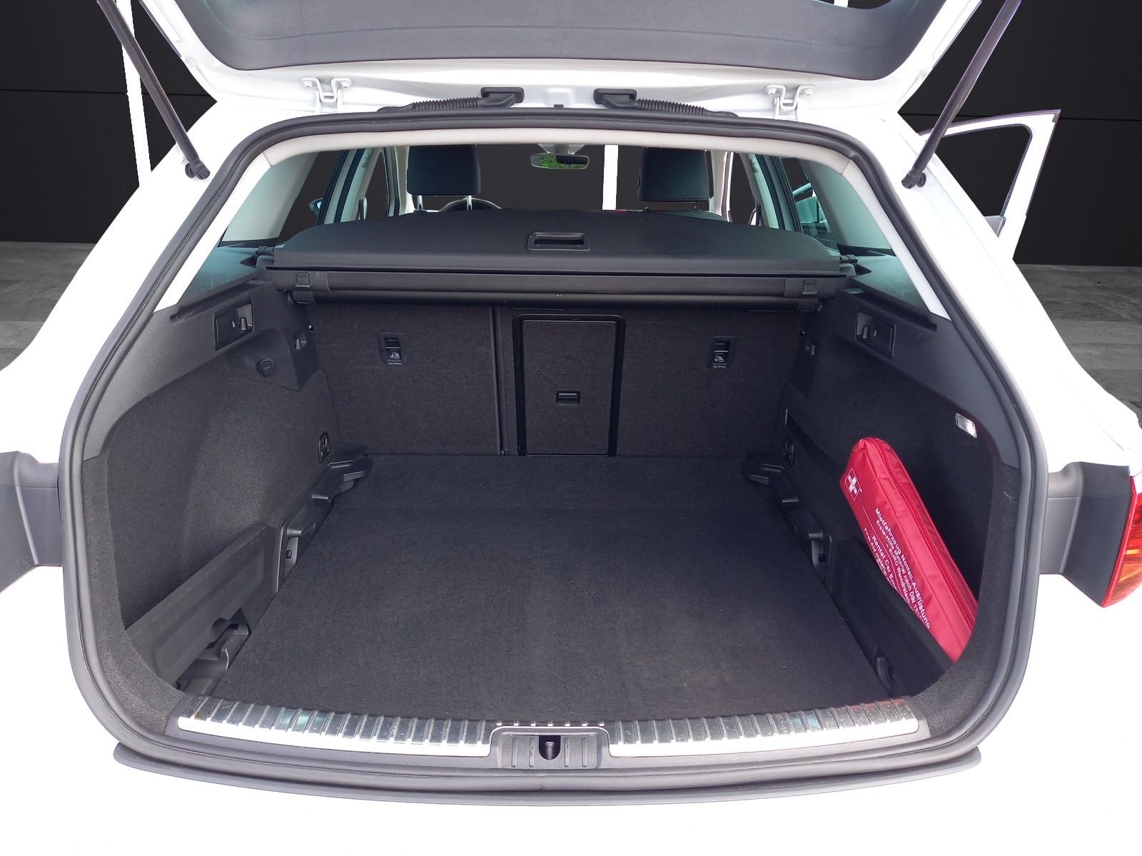 Fahrzeugabbildung SEAT Leon Sportstourer Xcellence 1.5 TSI ACT ACC NAVI