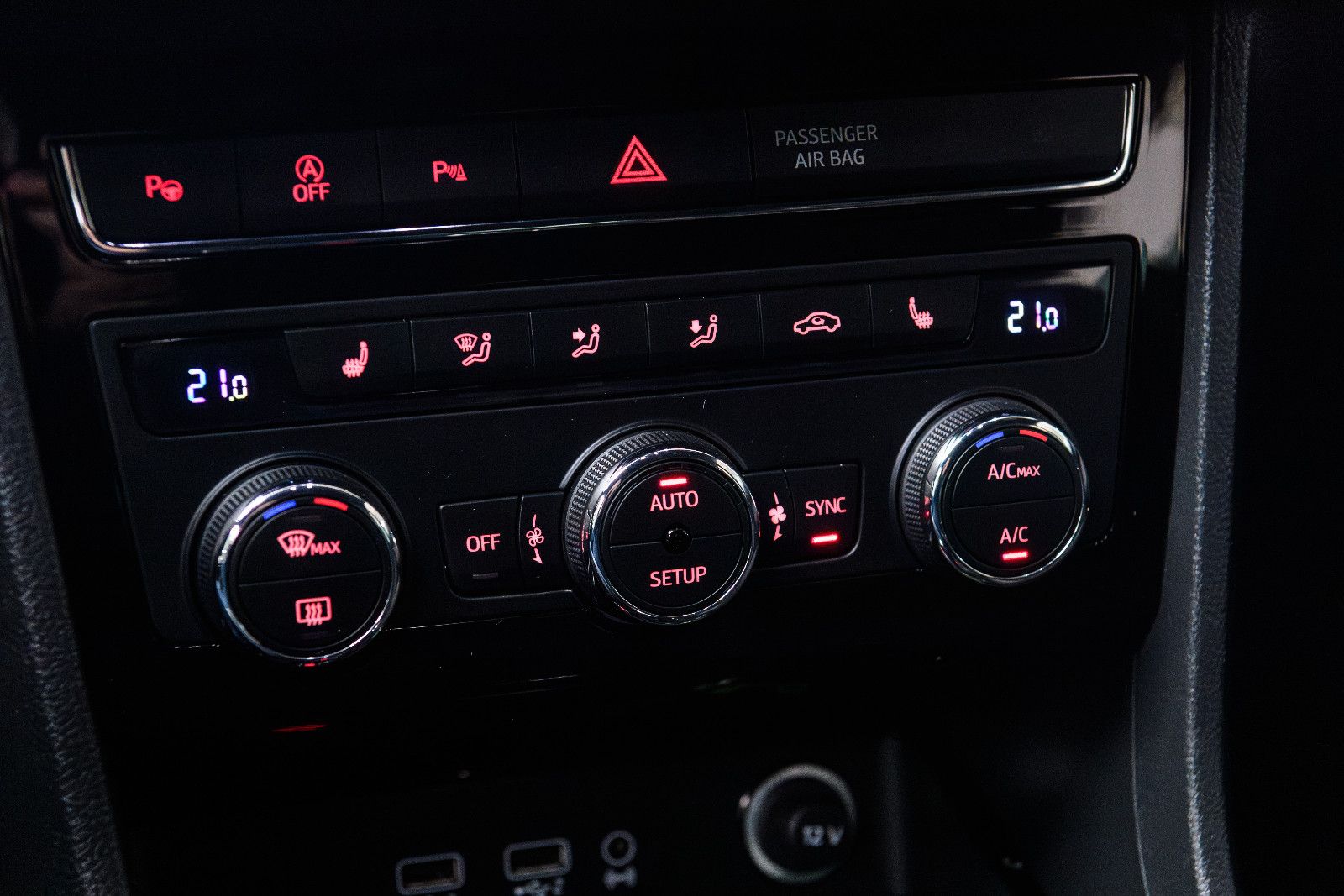 Fahrzeugabbildung SEAT Ateca Xcellence 4Drive +DSG+ Navi + AHK + Kamera