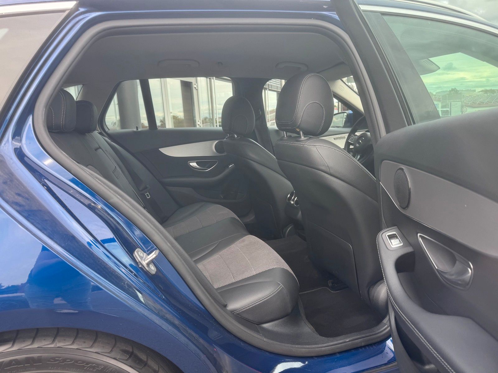 Fahrzeugabbildung Mercedes-Benz C 300 T Avantgarde+Ambiente+LED+IHC+SpiegelP