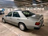 Mercedes-Benz Mercedes Benz W124 230E - Mercedes-Benz 230 in Stuttgart