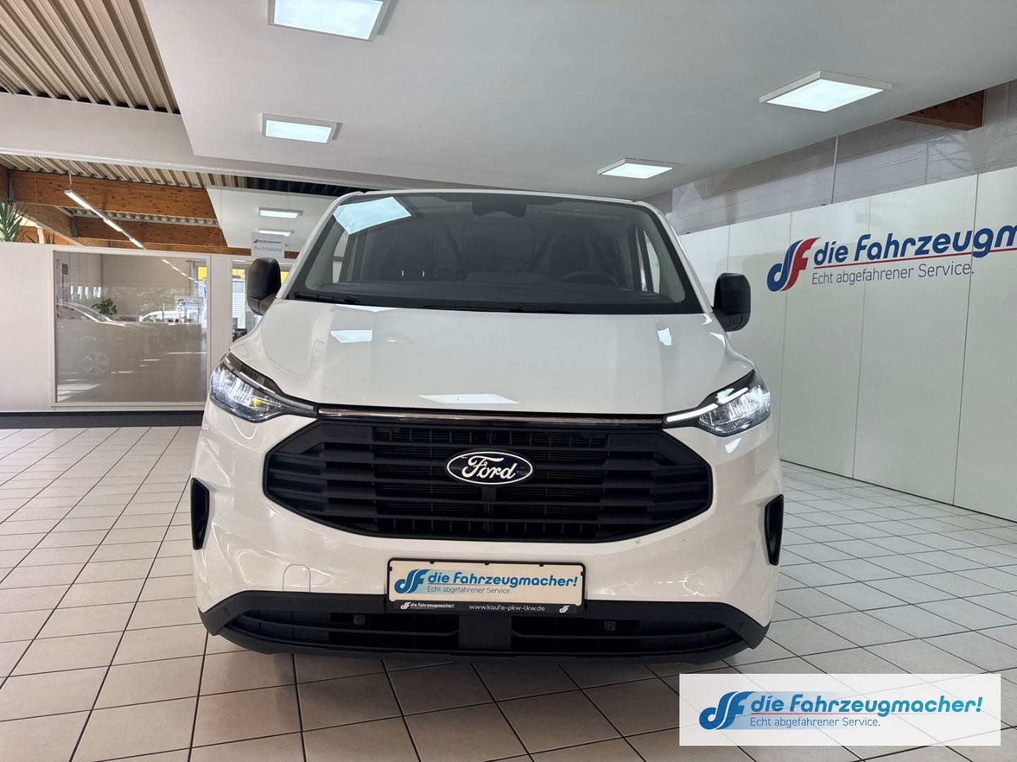 Fahrzeugabbildung Ford Transit Custom Kasten 320 L2 Trend FWD Navi LED