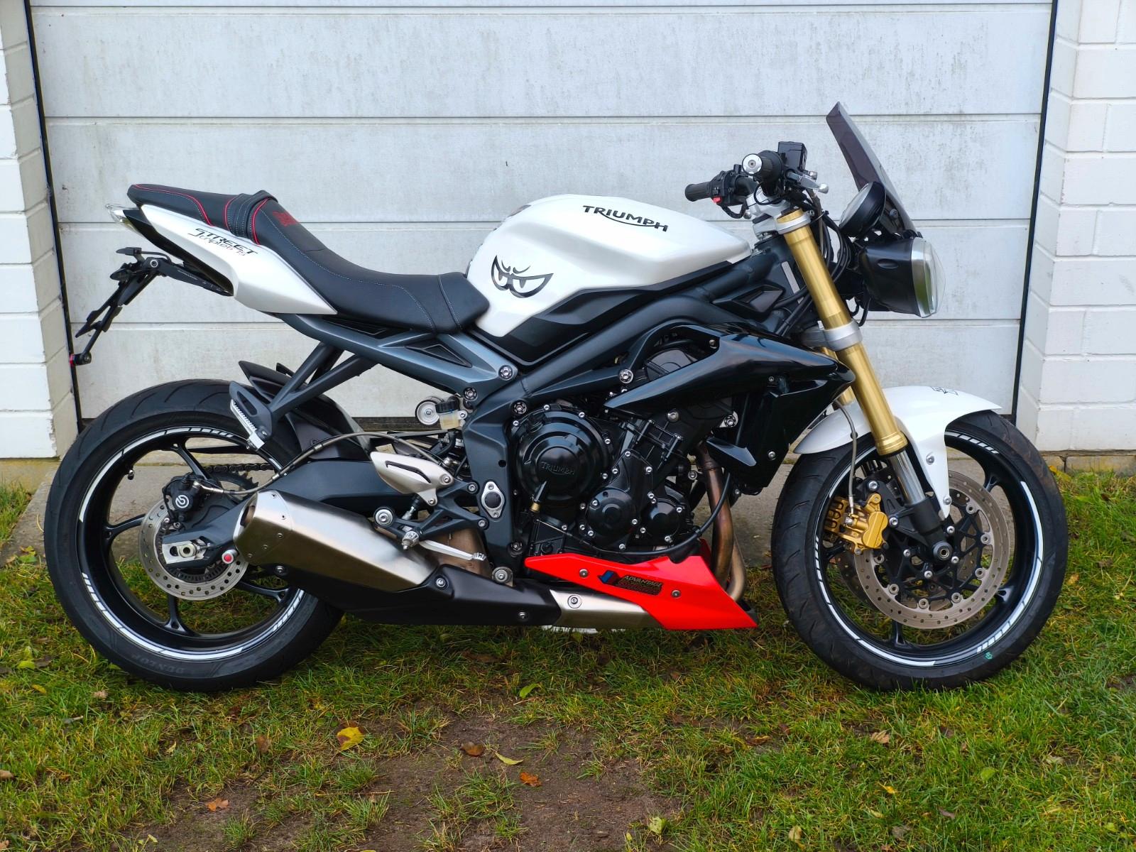 Triumph STREET TRIPLE ABS!!! WENIG KILOMETER!!! TOP !!!