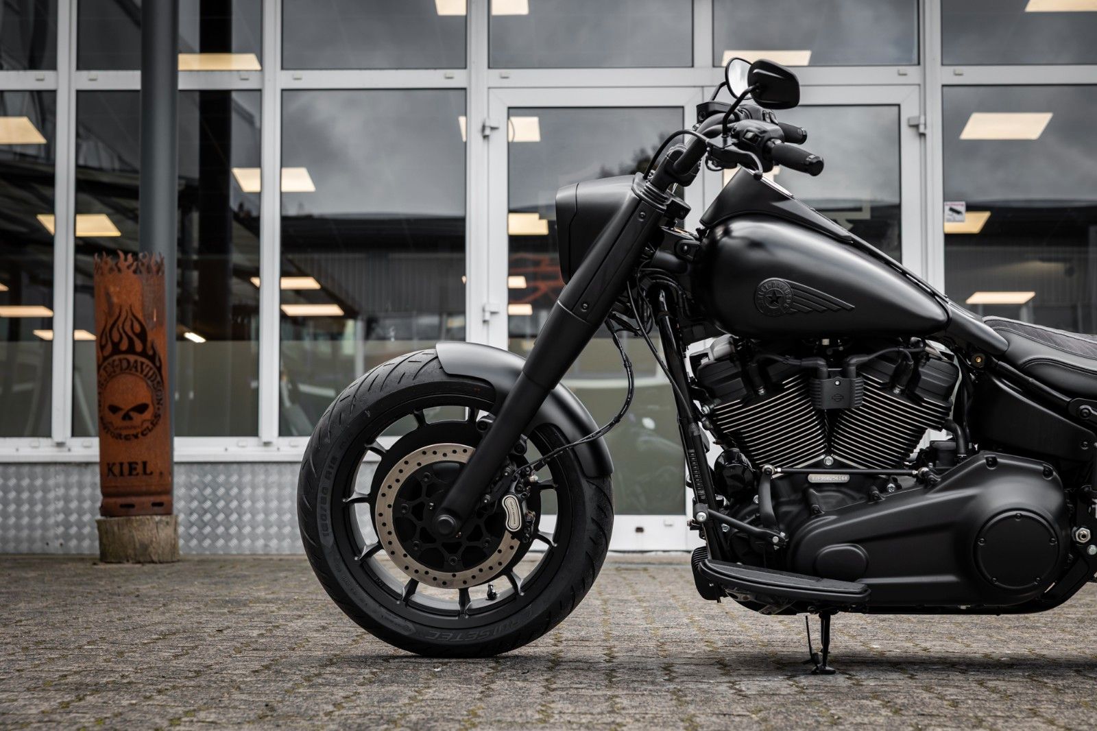 Fahrzeugabbildung Harley-Davidson ALL MATT DARK BOY FLFBS 117 MY25-H-D Kiel Custom