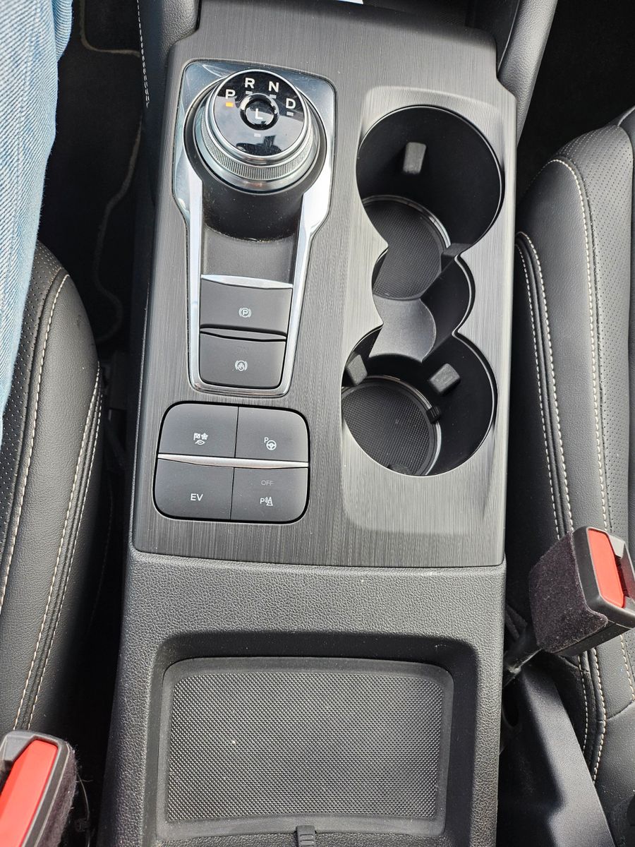 Fahrzeugabbildung Ford Kuga Plug-In Hybrid Vignale