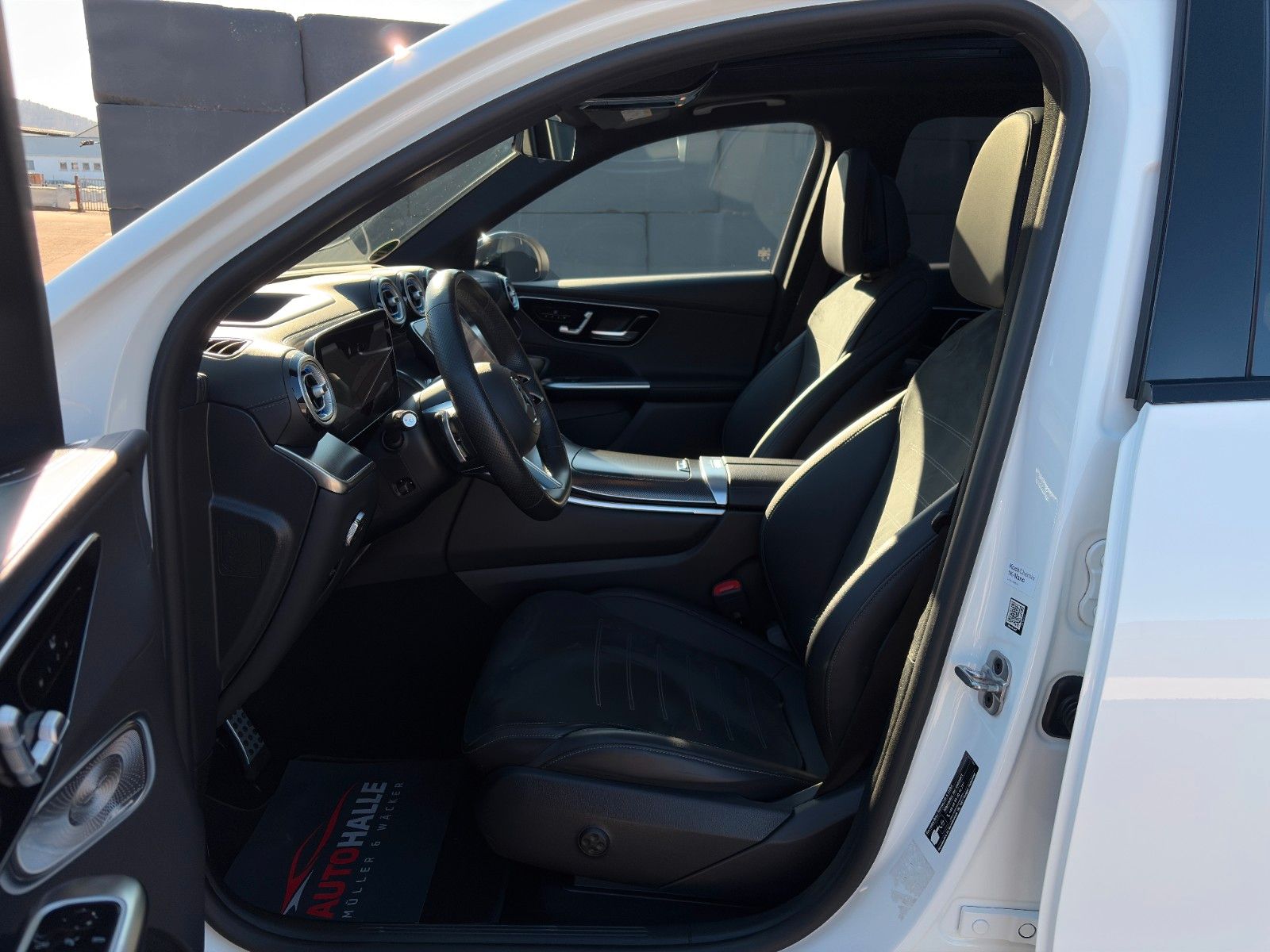 Fahrzeugabbildung Mercedes-Benz GLC 200 4M AMG + Pano Standhzg Burmester ACC AHK