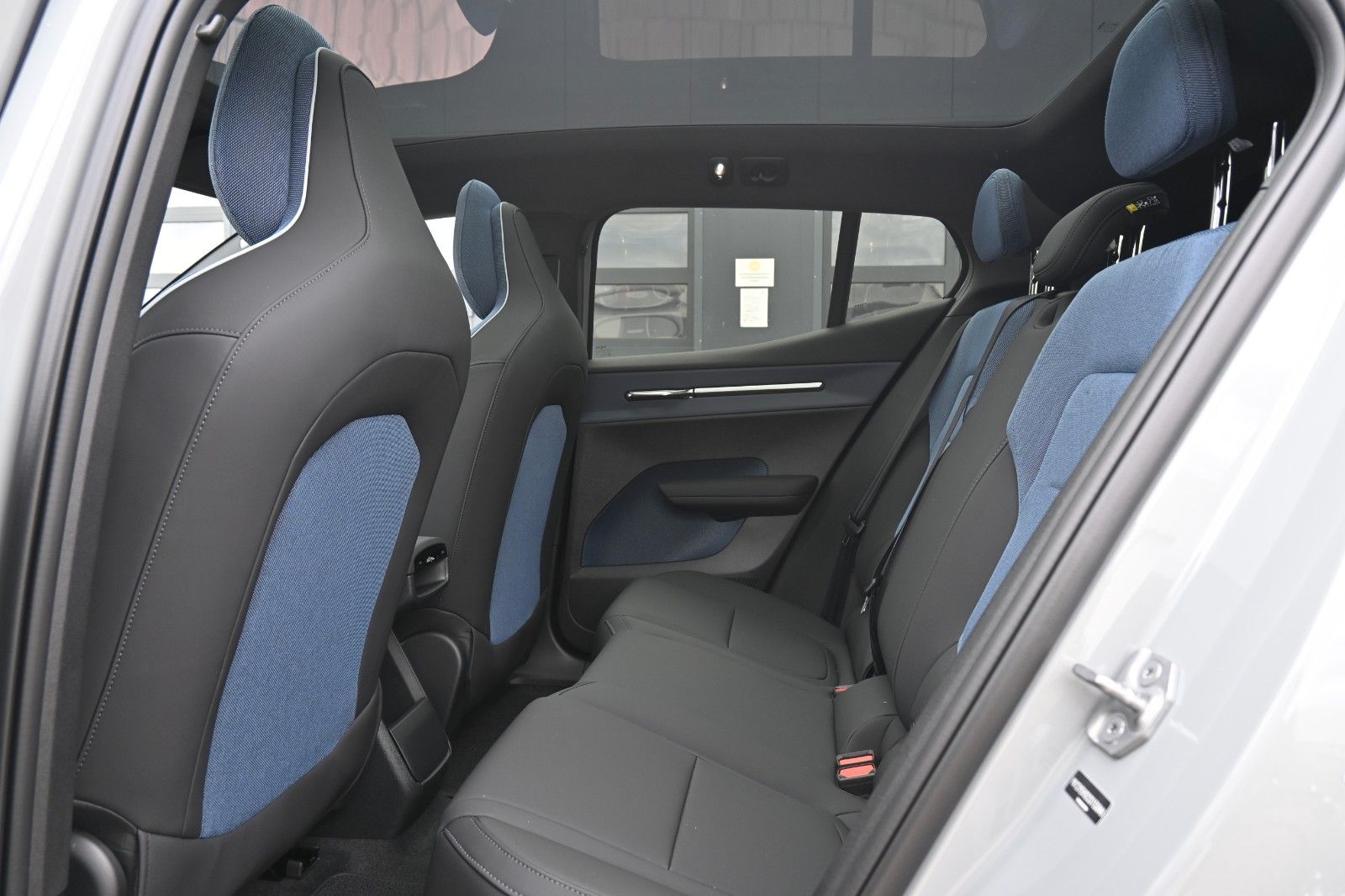 Fahrzeugabbildung Volvo EX30 Cross Country Ultra Twin Motor Performance