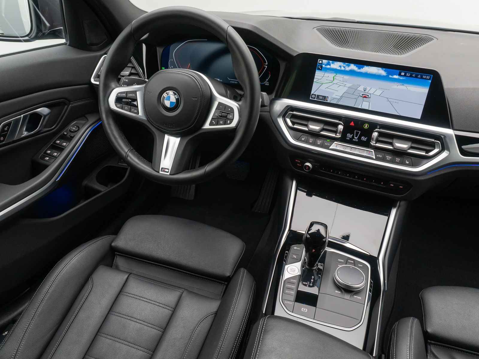 Fahrzeugabbildung BMW 320d Sport Line HUD DAB Kamera Alarm HiFi Leder