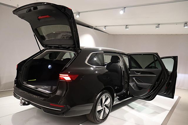Passat Variant Business 1.5l eTSI 150 PS DSG AHK