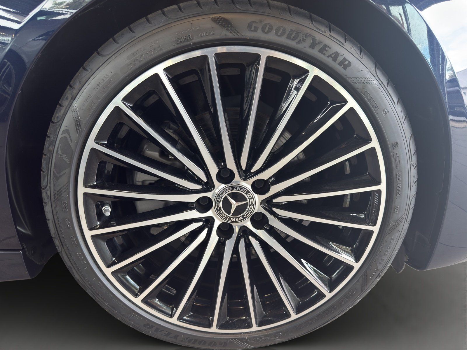 Fahrzeugabbildung Mercedes-Benz C220d T AMG Sitzklima SoundKomfort 19"Viel Burme