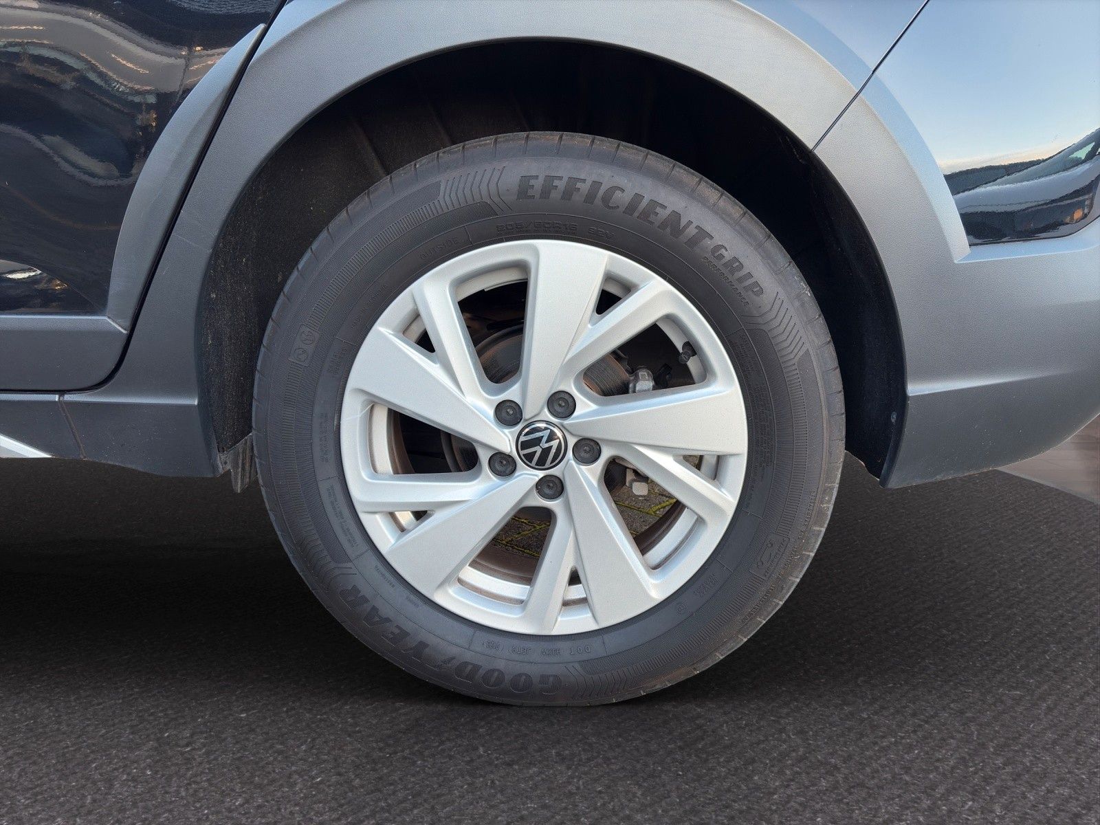 Fahrzeugabbildung Volkswagen Taigo 1.0 TSI Life PDC/APP/ACC/DAB/FERN