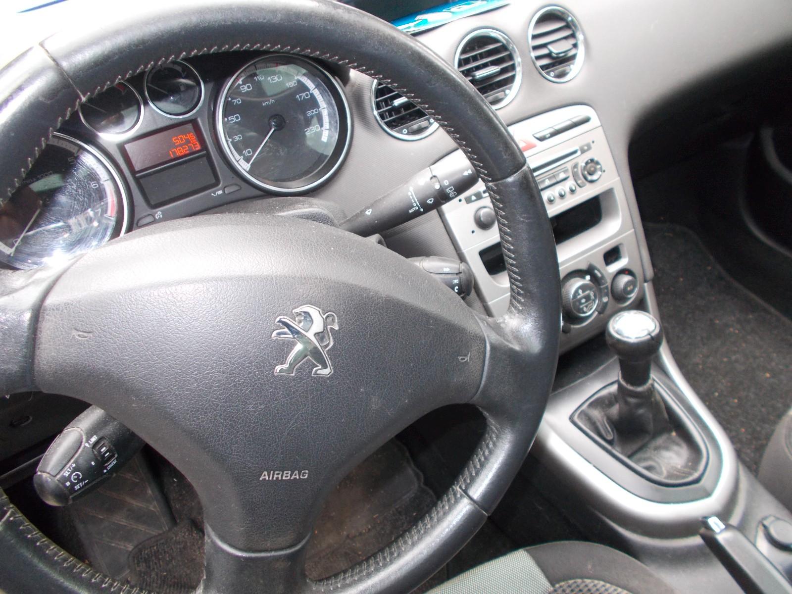 Peugeot 308 2012 — interior