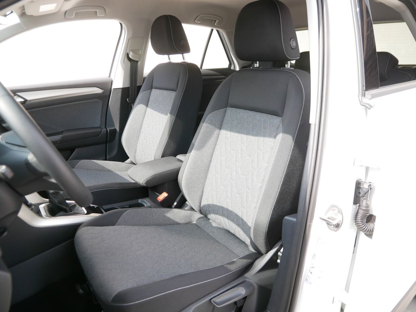 Fahrzeugabbildung Volkswagen T-Roc 1.0 TSI MOVE NEU35T LED NAVI SHZ Allwetter