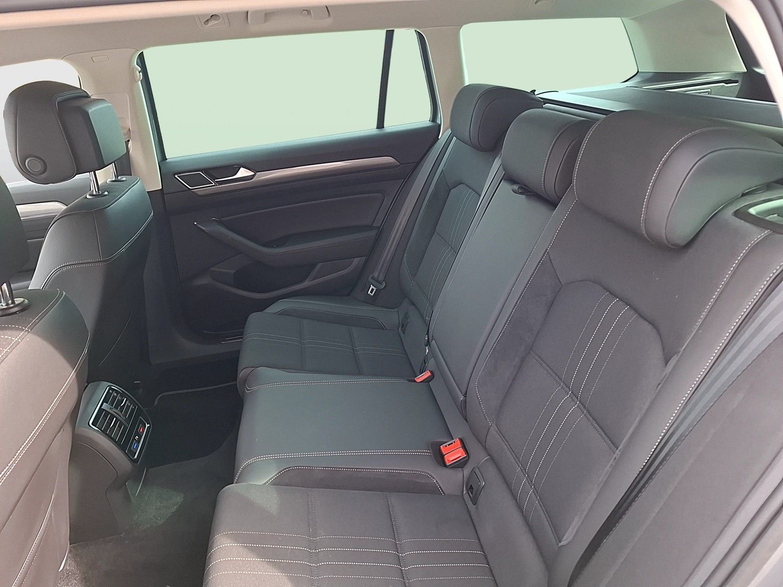 Fahrzeugabbildung Volkswagen Passat Variant TSI Alltrack DSG 4M LED Navi ACC